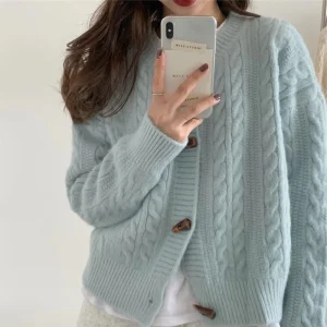 Pull court en maille côtelée à boutons