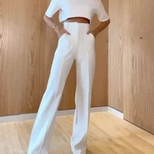 Ensemble 2 pièces élégant pour femmes, composé d'un top court personnalisé et d'un pantalon évasé - Parfait pour un look chic sans effort