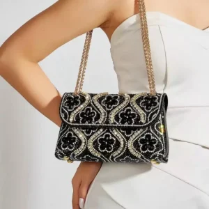 Sac de soirée mondain incrusté de diamants et orné de pierres