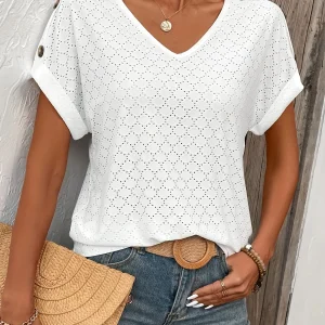 Élégant T-shirt blanc à œillets pour femmes, avec col en V et détails sophistiqués pour un look élégant