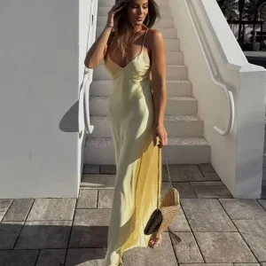 Robe longue en satin