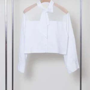 Chemise blanche transparente avec cravate