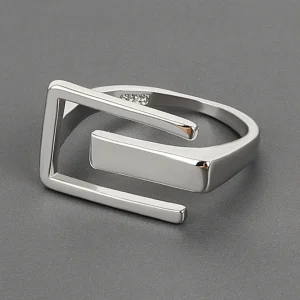Bague moderniste ajustable en argent 925