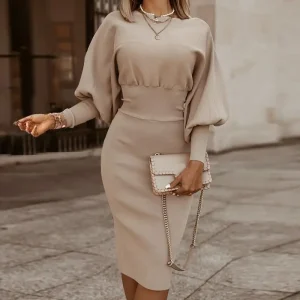 Robe en tricot élégante pour femmes - silhouette étroite et crayon avec manches chauve-souris chic