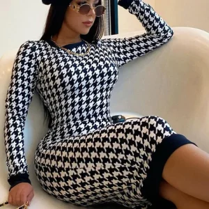 Élégante robe midi classique Veronique pour un style intemporel