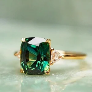 Bague Vintage en Émeraude Élégante en Forme Carrée