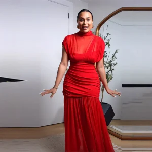 Robe longue à demi-col roulé et coutures en maille