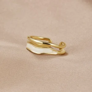 Bague en Or Élégante avec Émail Blanc