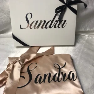 Ensemble Peignoir & Nuisette Satin Personnalisé – Cadeau Féminin Élégant et Unique