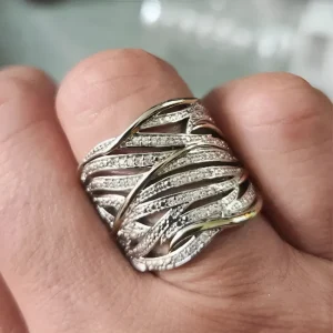 Bague Tordue Multicouche Élégante