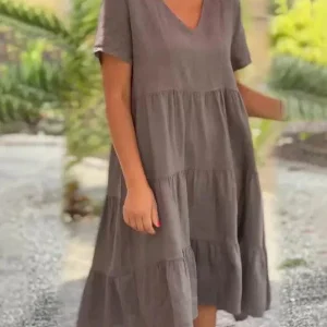 Chemise de nuit élégante et légère avec des ornements de couleur rose pour les femmes